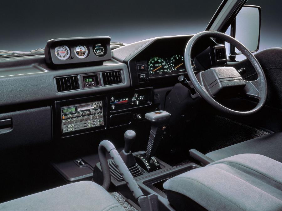  Mitsubishi Delica Star Wagon 4WD 1990 года  (фото 2 из 5)